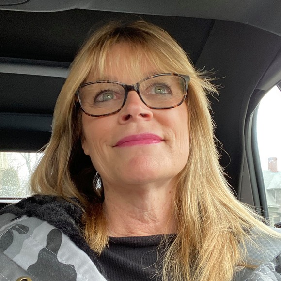 Poshmark profile picture for @bling